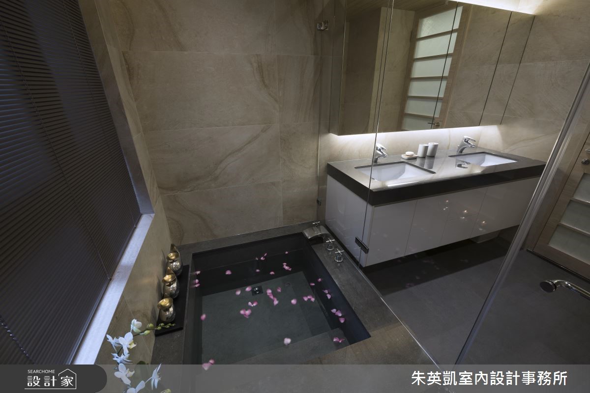 45 坪居宅,設計師引用俐落線條型構現代風韻,並在沉