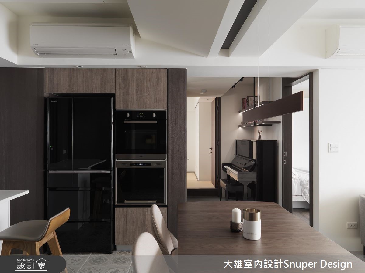 24 坪的現代風住宅,以知性優雅的灰色調作為基底,搭