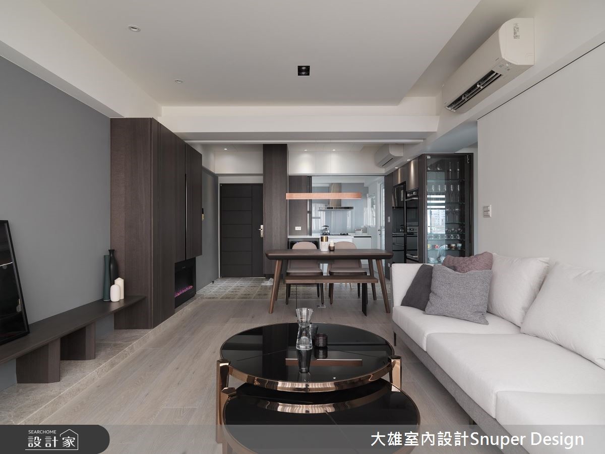 24 坪的現代風住宅,以知性優雅的灰色調作為基底,搭