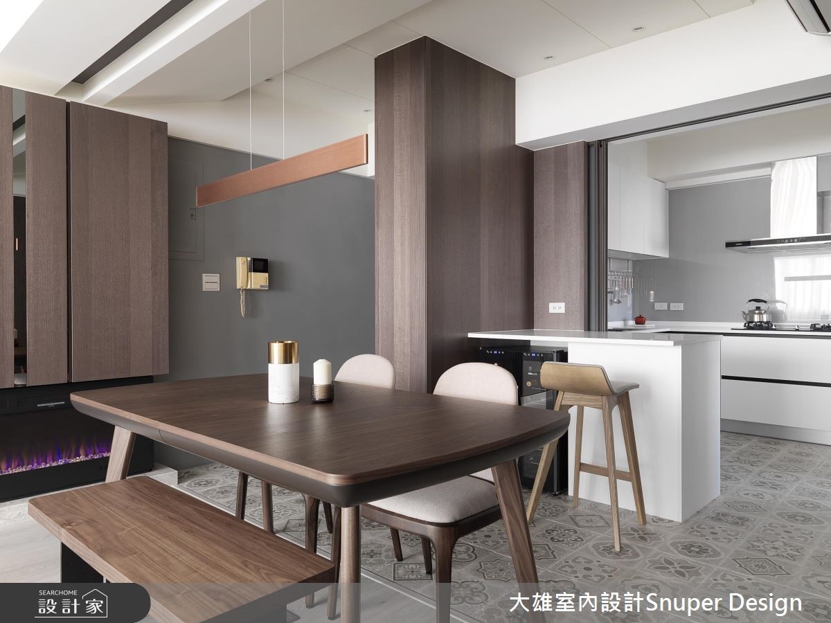 24 坪的現代風住宅,以知性優雅的灰色調作為基底,搭