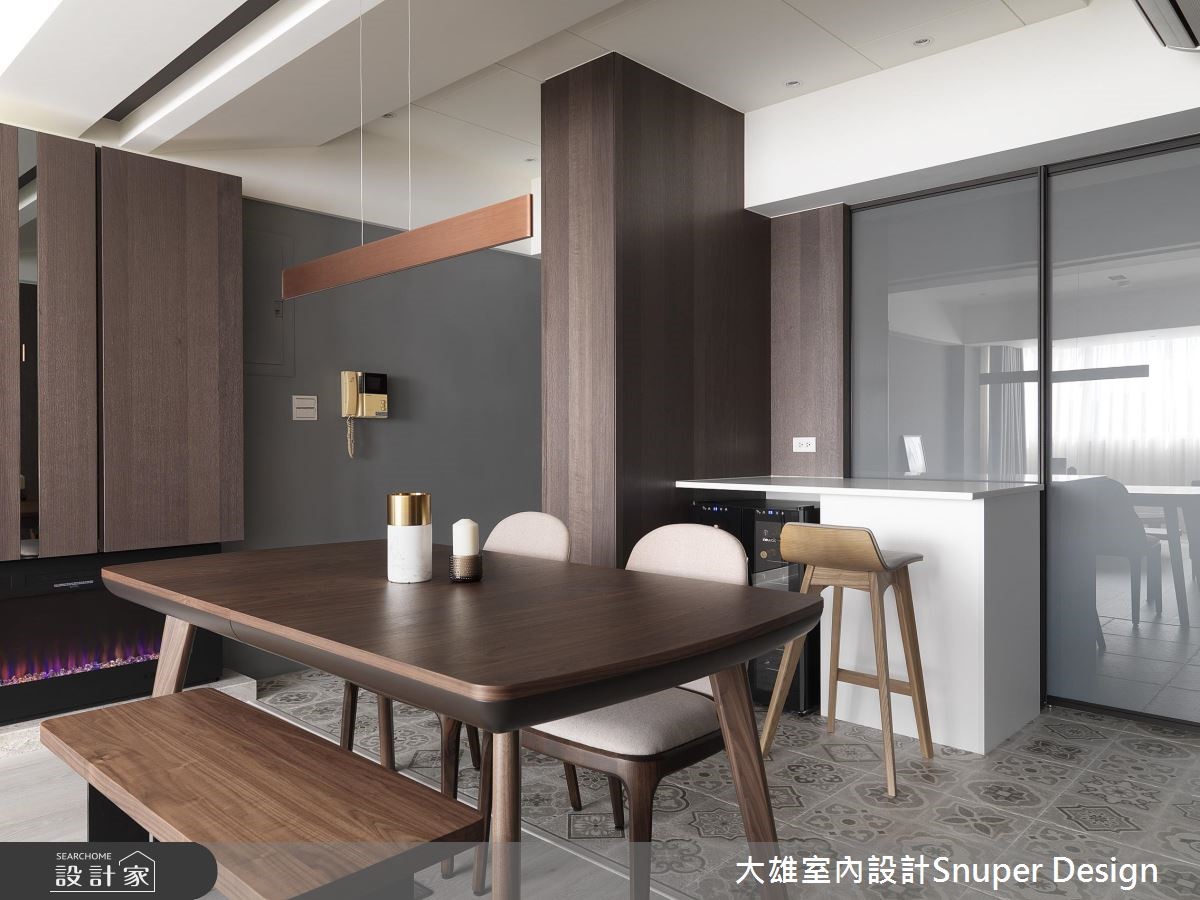 24 坪的現代風住宅,以知性優雅的灰色調作為基底,搭