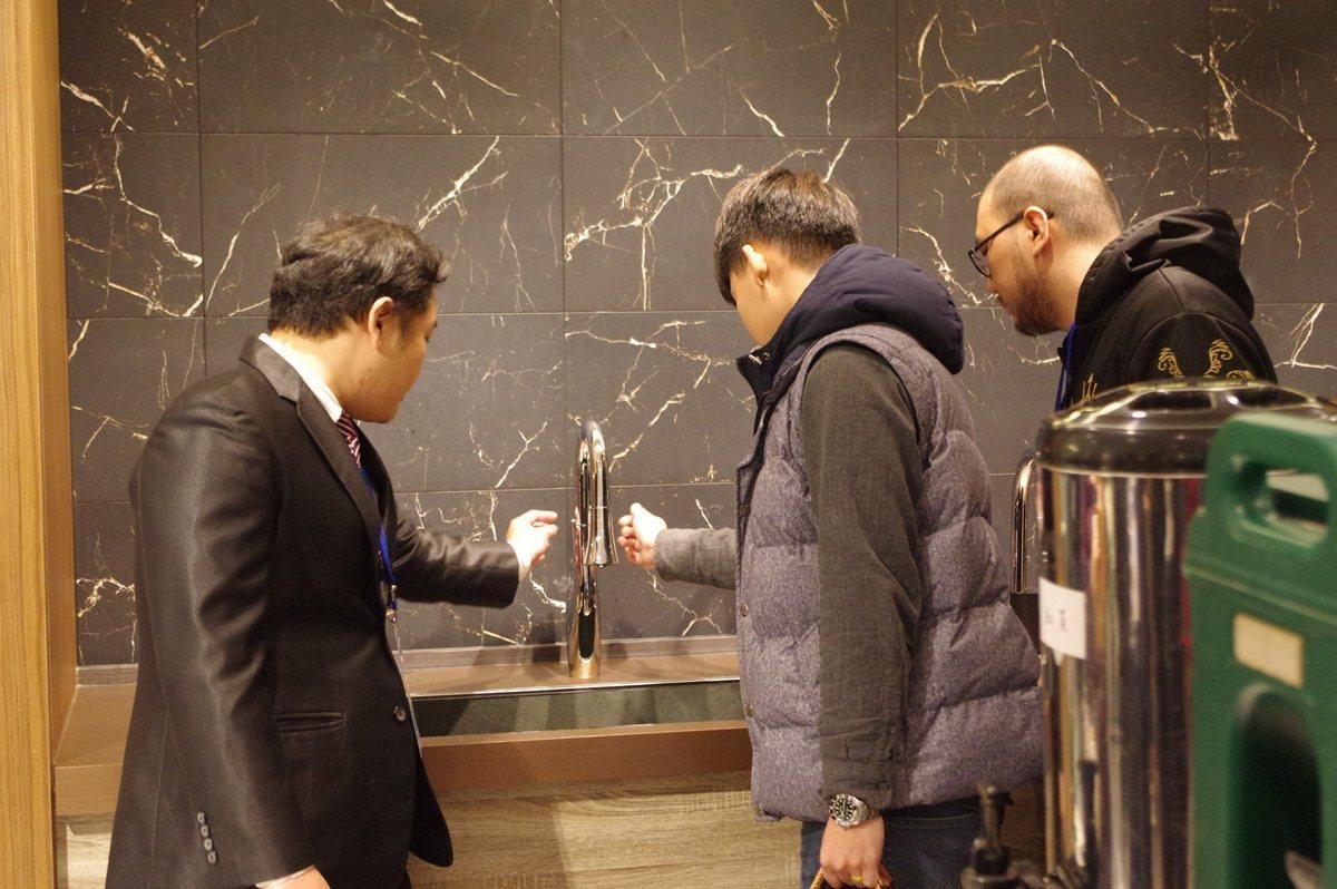 海廷頓無鉛水龍頭在台灣的第一間生活館,於2月1日在台北市仁愛圓環隆重開幕,展示全系列工藝之美產品。 海廷頓無鉛水龍頭在台灣的第一間生活館,於2月1日在台北市仁愛圓環隆重開幕,展示全系列工藝之美產品。