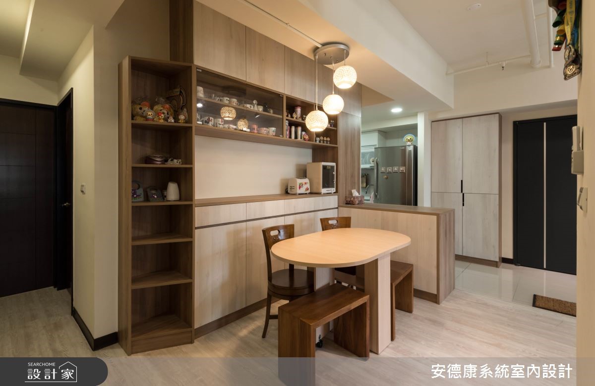 簡約的現代感家屋裡,利用系統櫃創造出豐富的收納機能