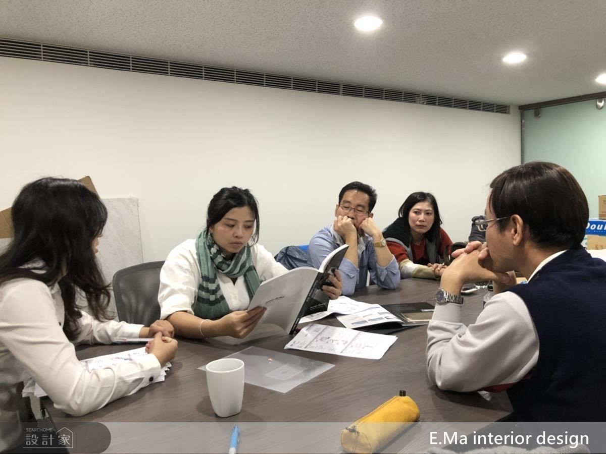 艾馬設計師群年輕專業,以十年經驗精淬品牌理念,著重