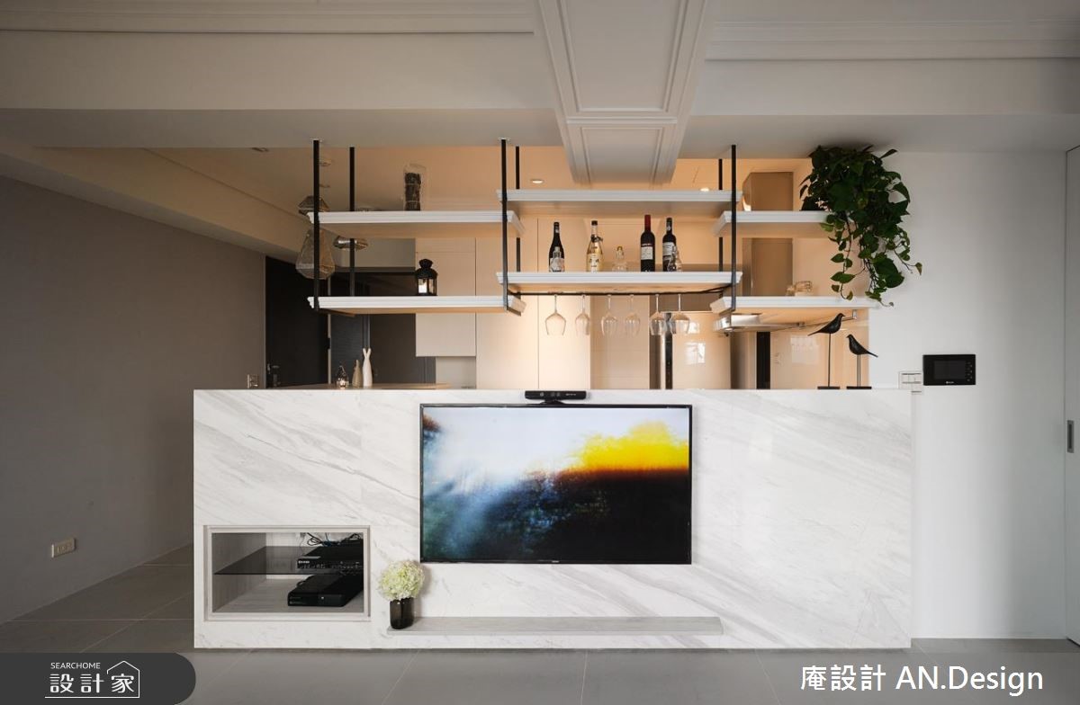 35 坪新古典居家,為常見的小房格局,設計師將公共空