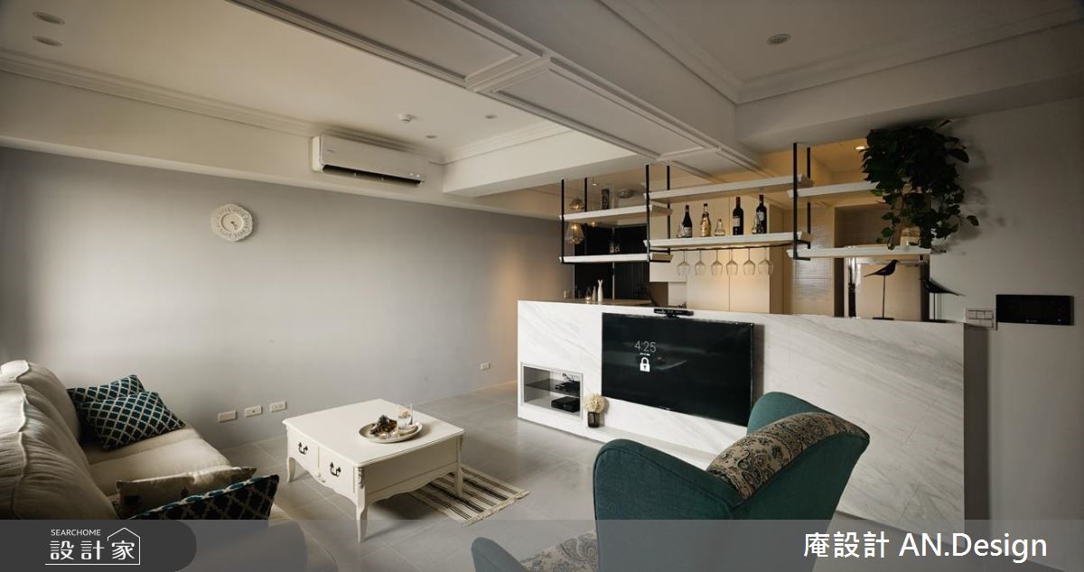 35 坪新古典居家,為常見的小房格局,設計師將公共空