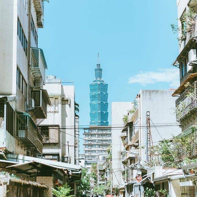 目青提到,自己目前的攝影設備除了 Nikon D750 相機之外,也喜愛使用SAMSUNG NOTE 8 拍攝,修圖過程中以藍綠營造底片感的透亮感。圖片提供_ @6.21目青 目青提到,自己目前的攝影設備除了 Nikon D750 相機之外,也喜愛使用SAMSUNG NOTE 8 拍攝,修圖過程中以藍綠營造底片感的透亮感。圖片提供_ @6.21目青