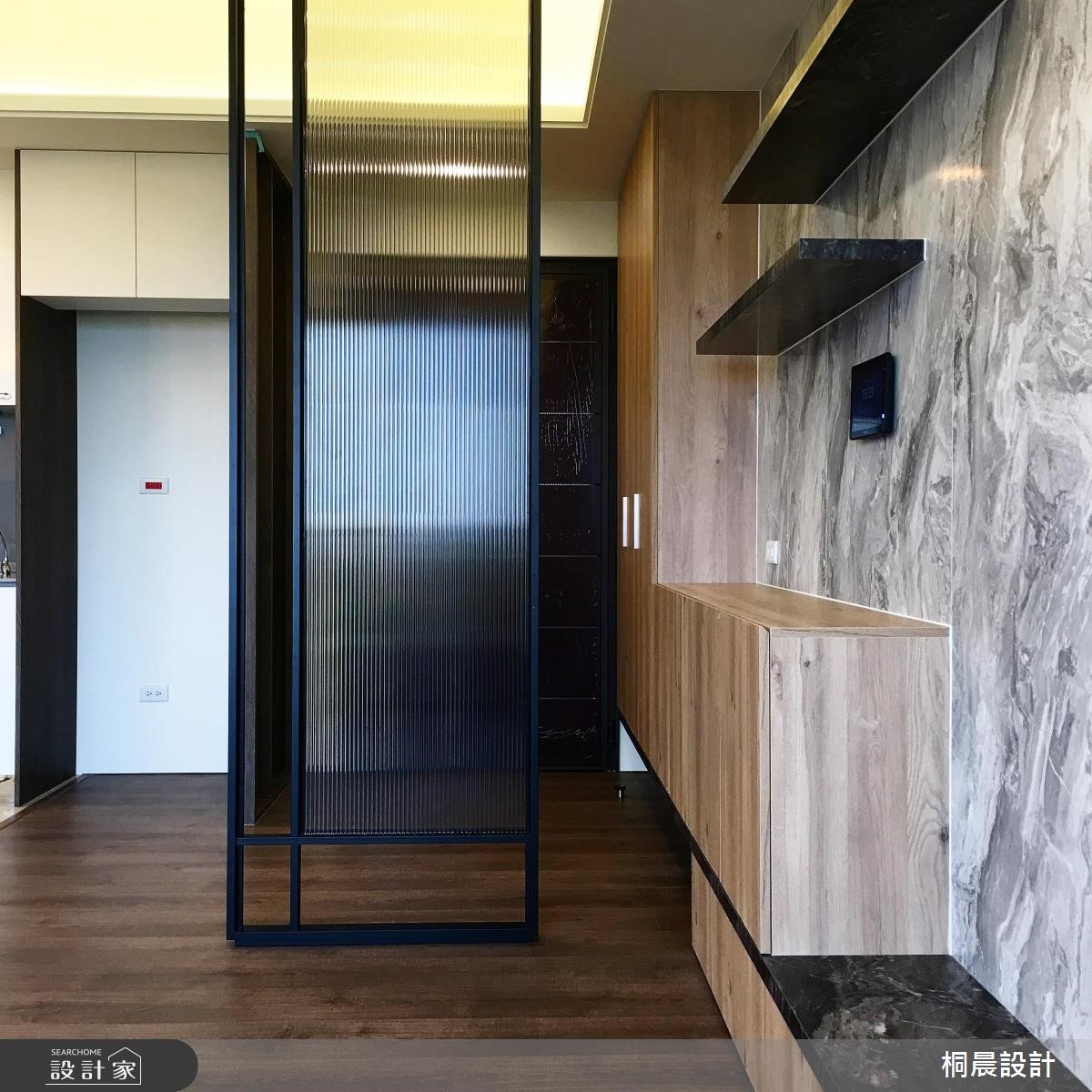 40 坪的現代風居家,設計師透過收納機能的重疊與整合