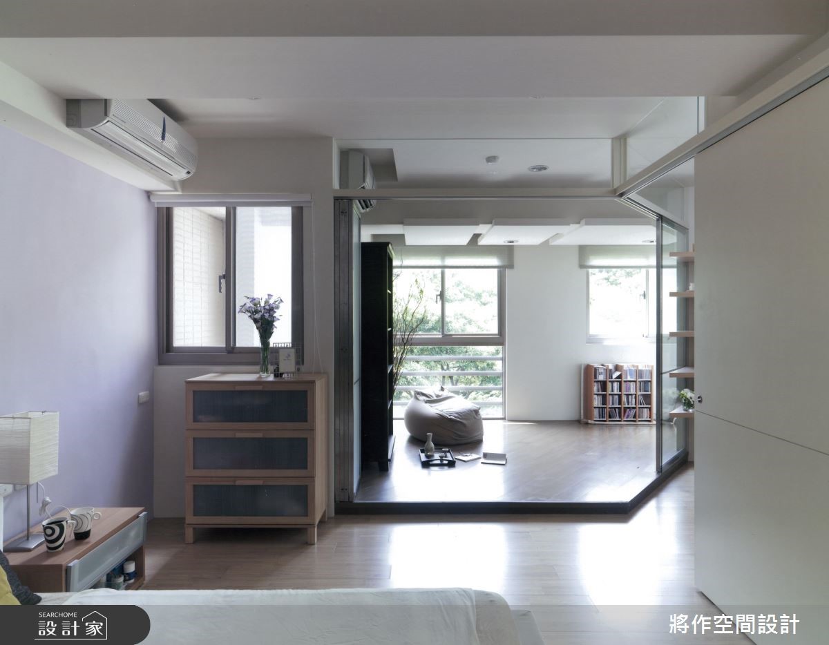 坐擁優美景觀的 22 坪空間,設計師於室內加入簡約風格