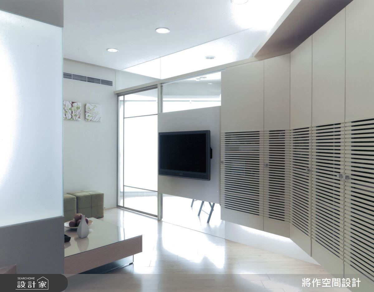 坐擁優美景觀的 22 坪空間,設計師於室內加入簡約風格
