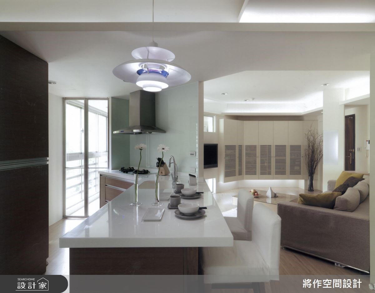 坐擁優美景觀的 22 坪空間,設計師於室內加入簡約風格