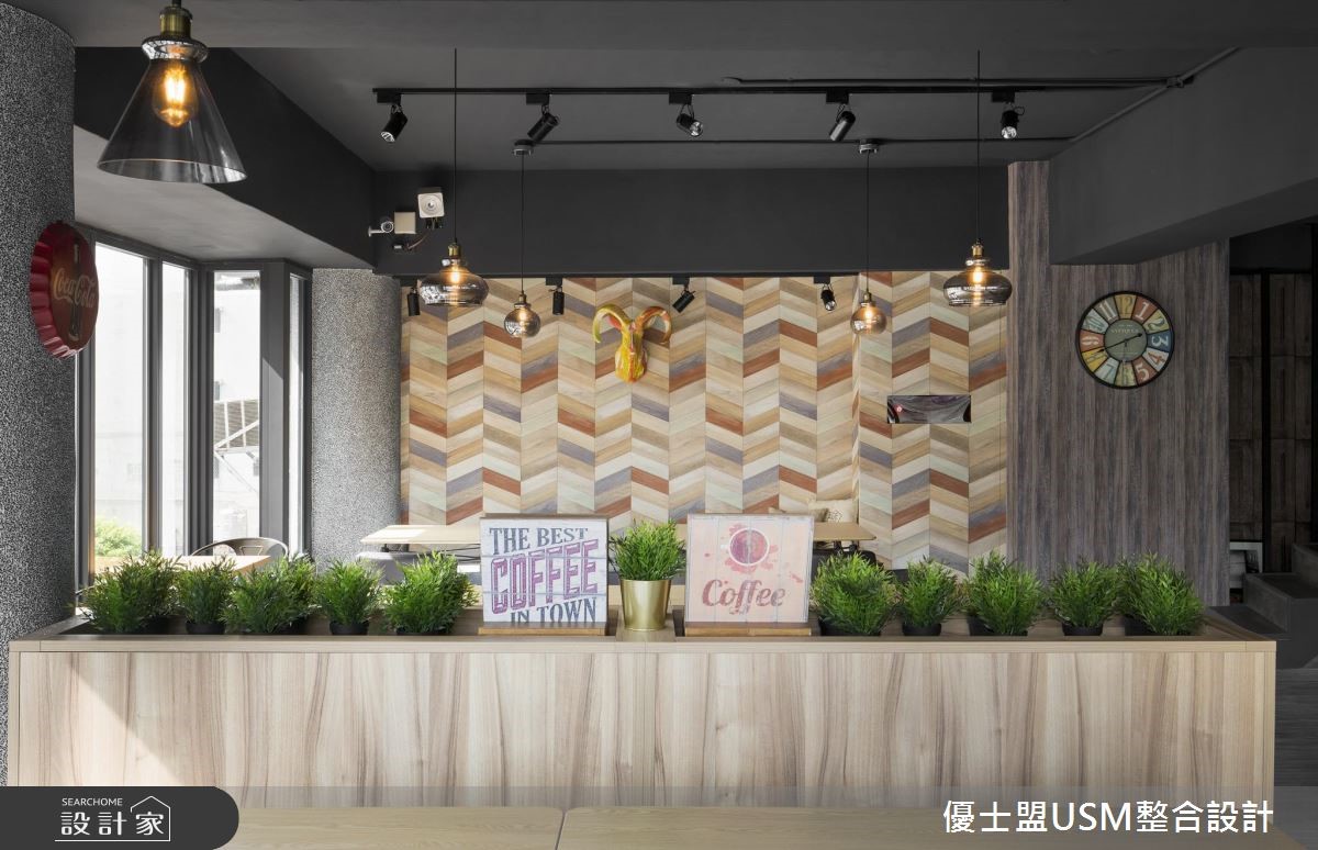 原有的老建築換上工業風的設計外衣,呈現出個性又不失