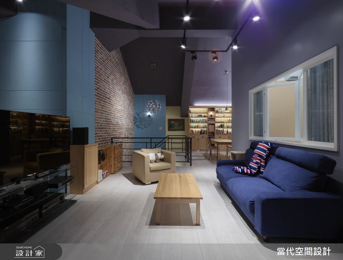 比起單層大坪數房價高,不少人更喜歡樓中樓,有足夠挑