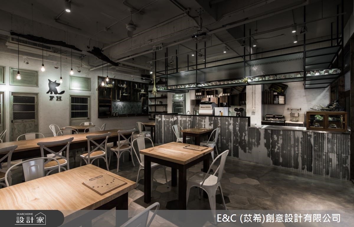 以舊木頭、鐵件為材質,創造出Loft感的空間氛圍,自然