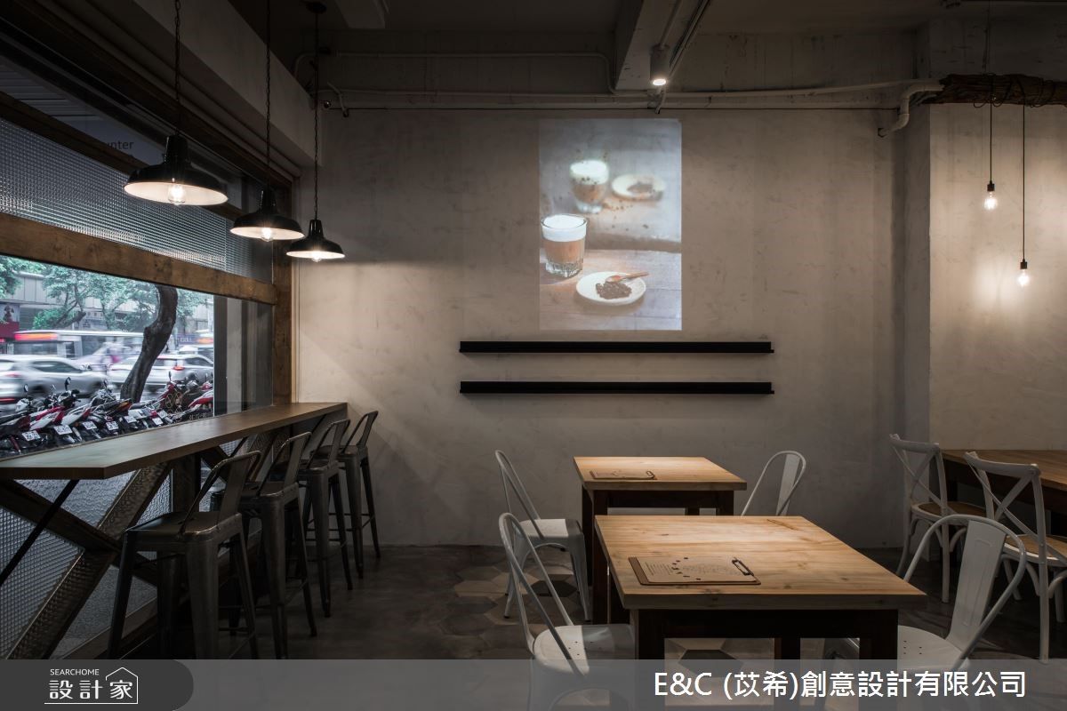 以舊木頭、鐵件為材質,創造出Loft感的空間氛圍,自然