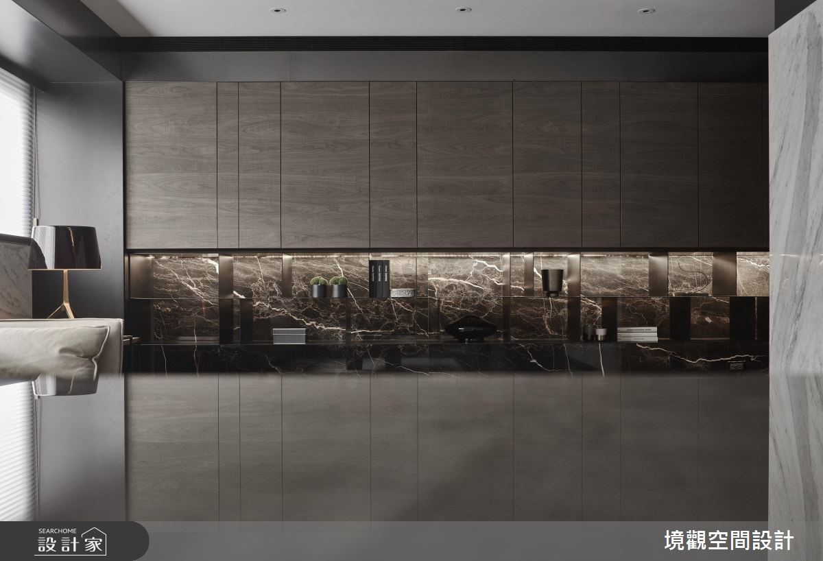 本案是 40 年的複層公寓改建案,原先是狹窄雜亂的老公