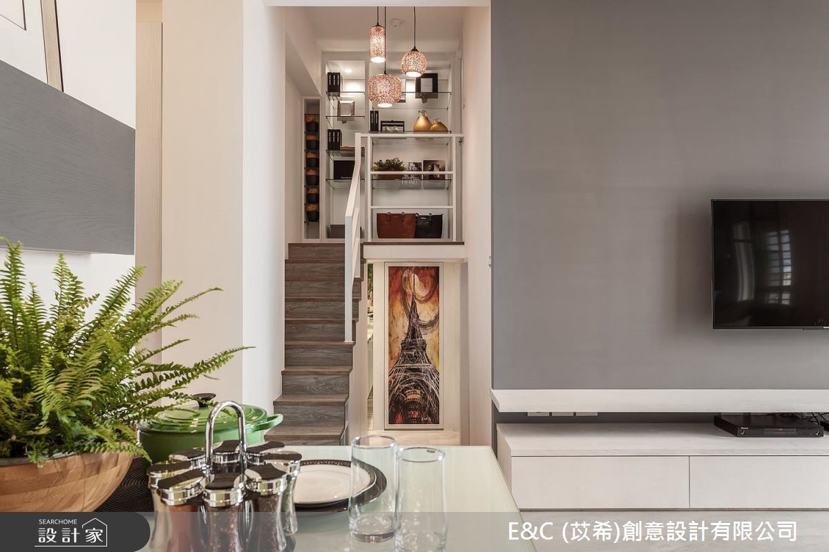 18 年的社區大樓老屋,設計師保留採光佳的優點,並重