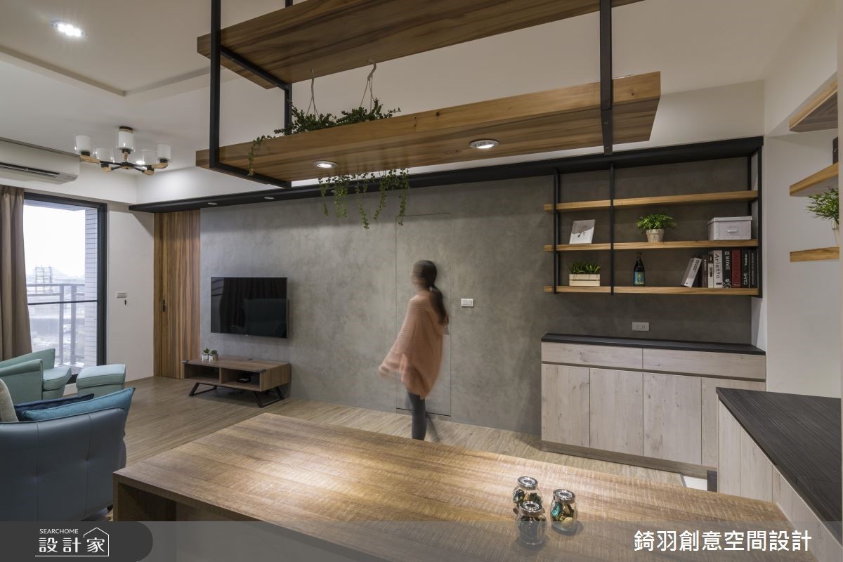 23坪的簡約風三口之家,設計師捨棄制式餐桌,以多功能