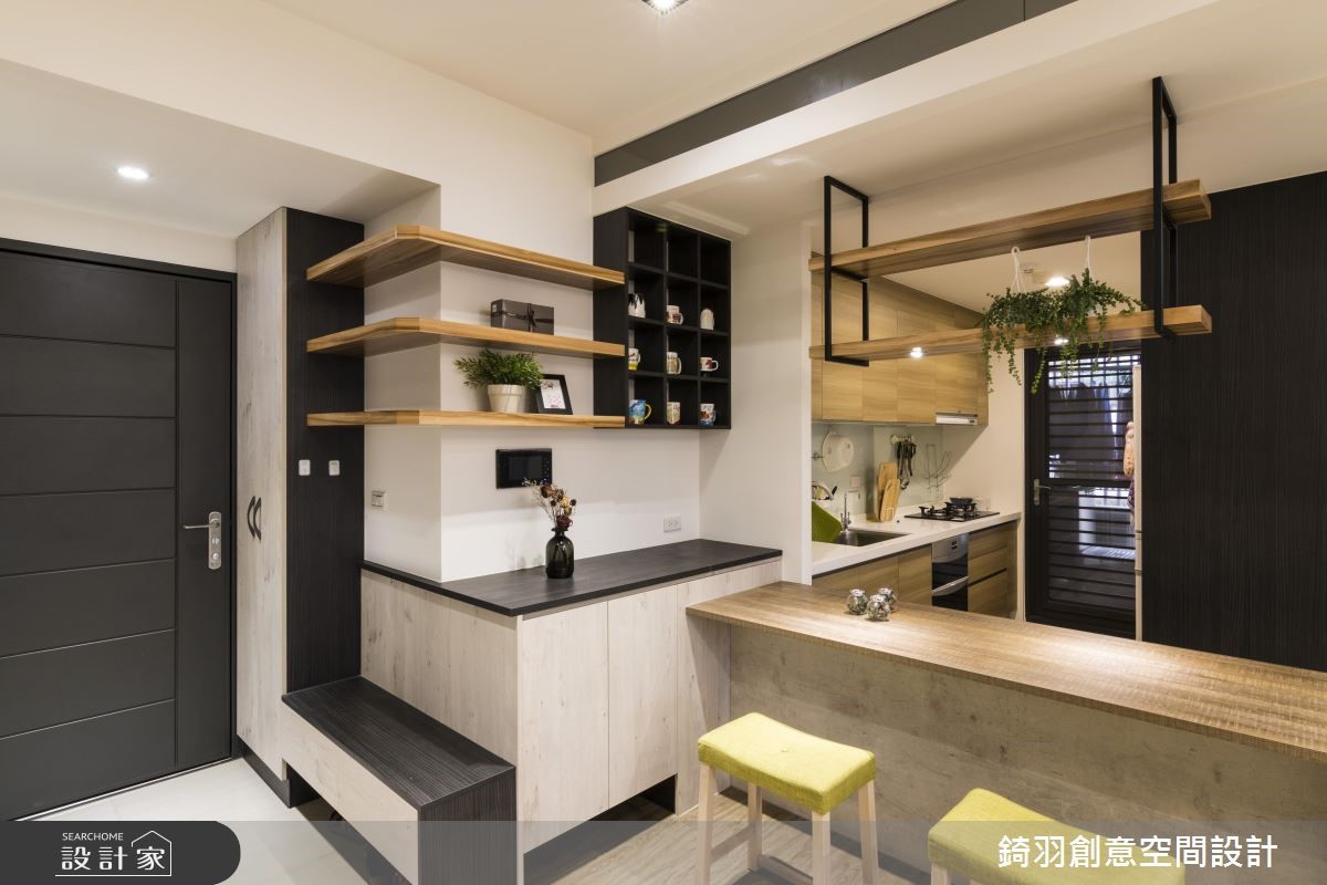 23坪的簡約風三口之家,設計師捨棄制式餐桌,以多功能
