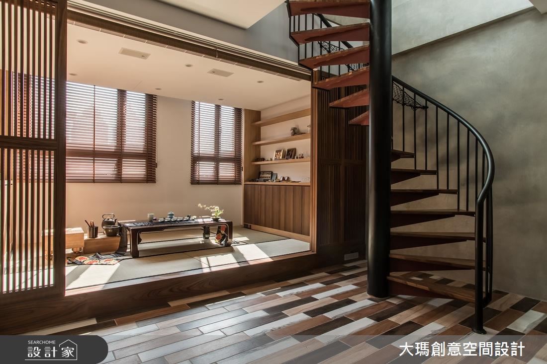 86.4坪的透天別墅,一樓作為茶行店面,規劃了茶具展示
