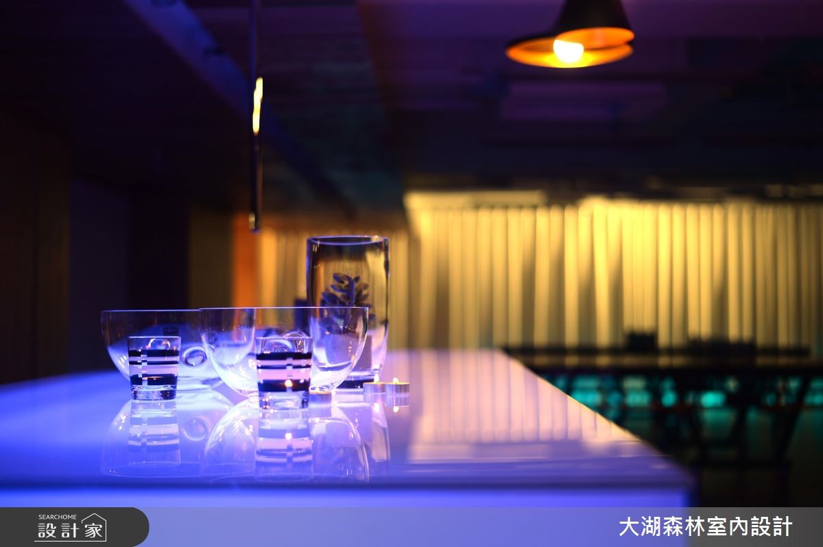 此案為桌球運動教室,讓工業風的自然無華與獨特風格妝