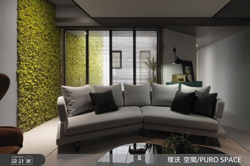 室外延伸入室內的植生牆,將室外綠意活力感延伸入內。>>看完整圖庫 室外延伸入室內的植生牆,將室外綠意活力感延伸入內。>>看完整圖庫