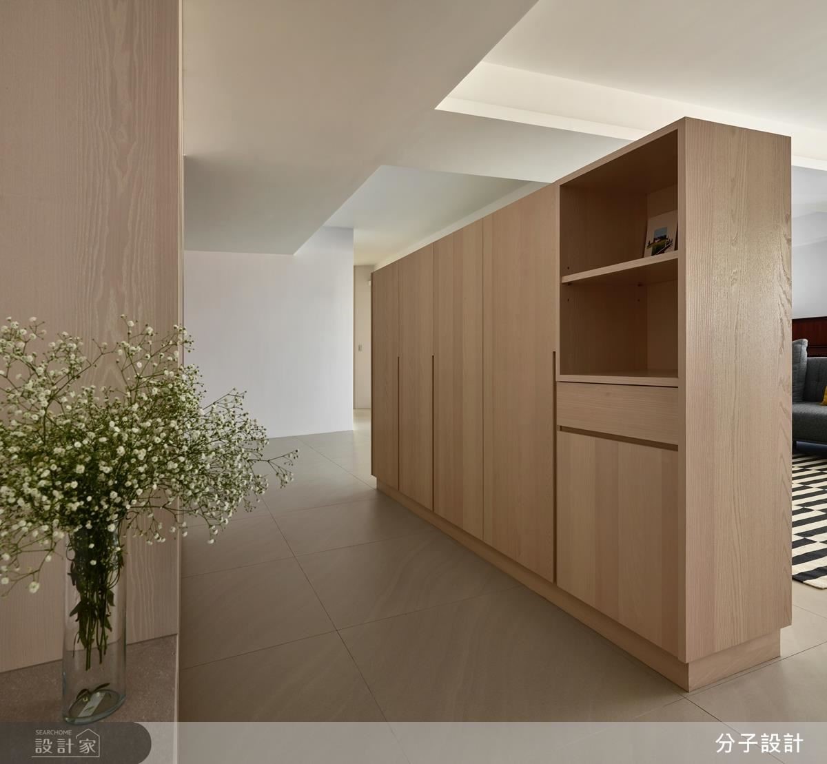 20 年左右的社區大樓、約莫 50 坪的住宅空間,因屋主