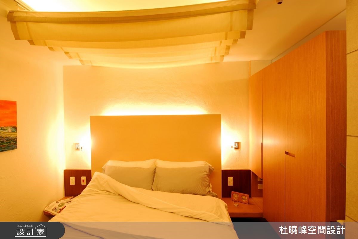杜曉峰設計團隊克服了 21 坪的空間限制,創造了機能完