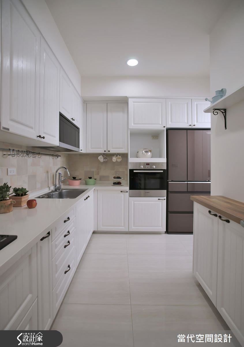 這棟老屋位在小巷內,屋主一家原先住在較高樓層,長型