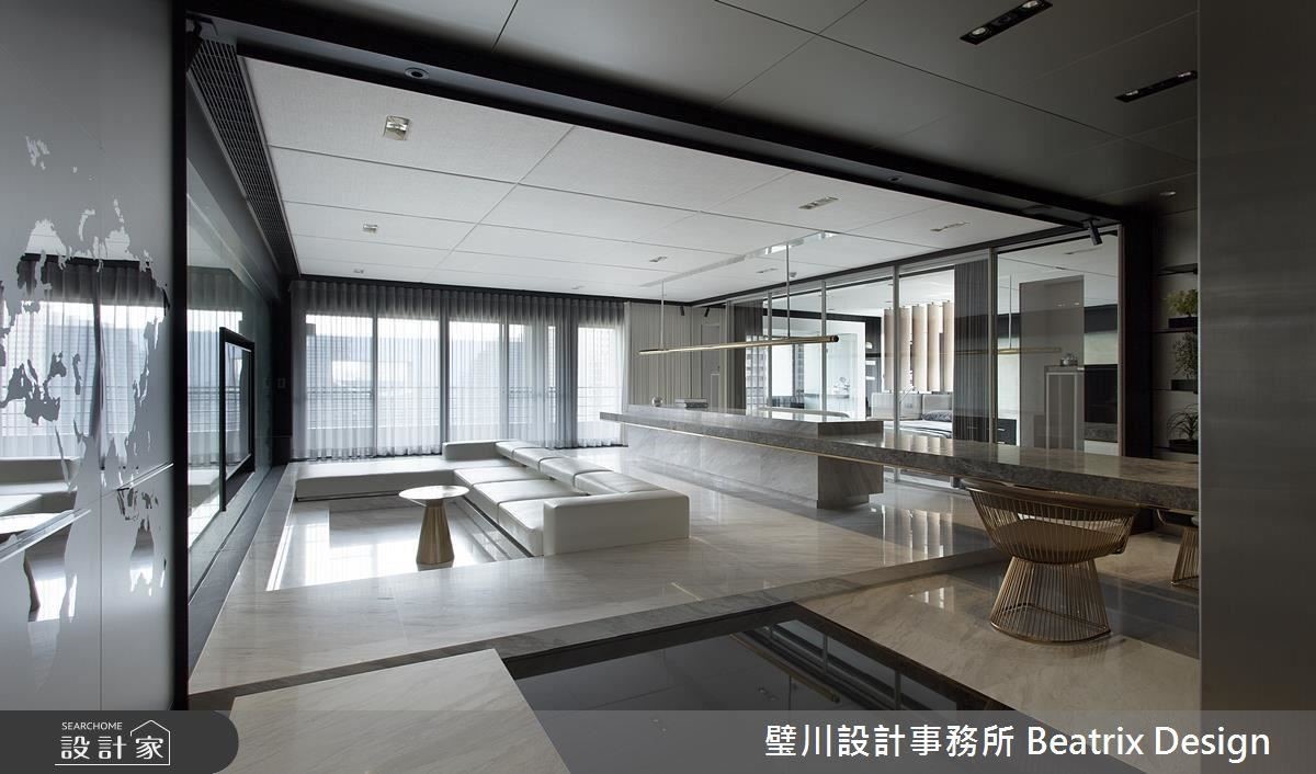 一對夫妻,擁有令人艷羨的醫師與教師工作,在百忙之中