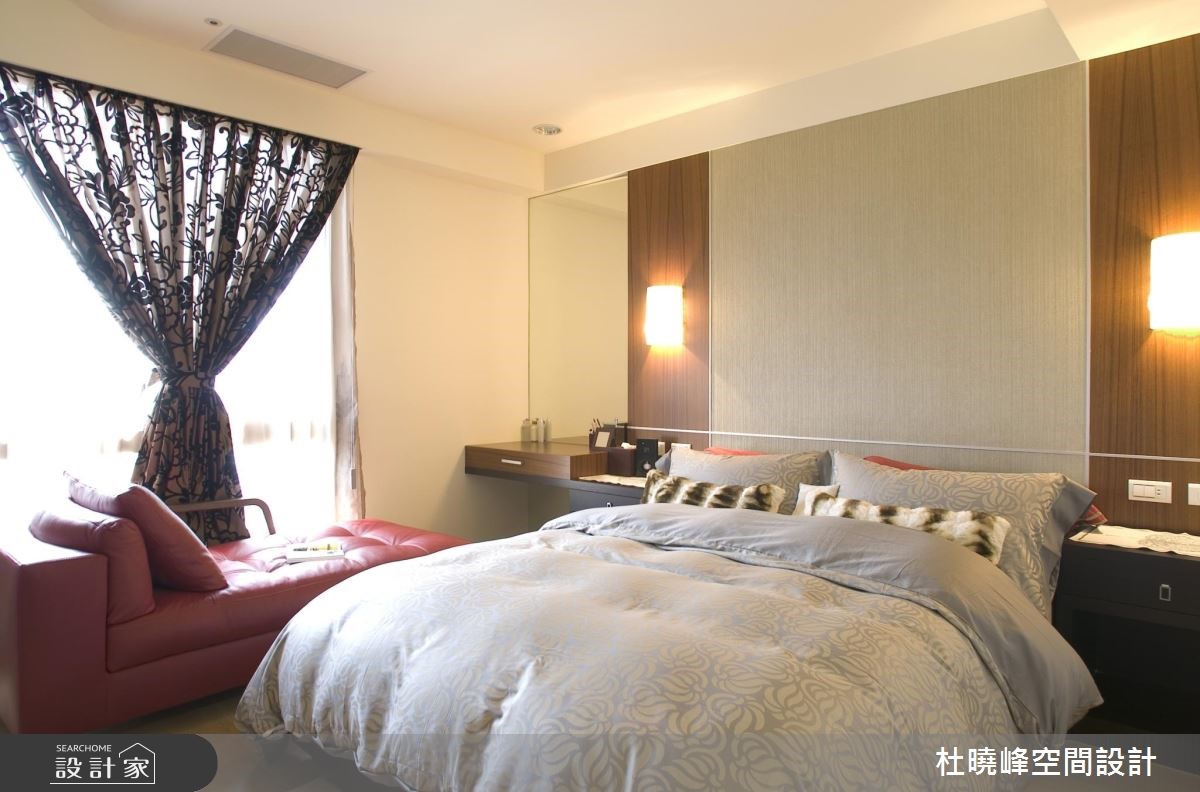 此案的女屋主追求質感與健康的生活態度,喜愛西式沙發