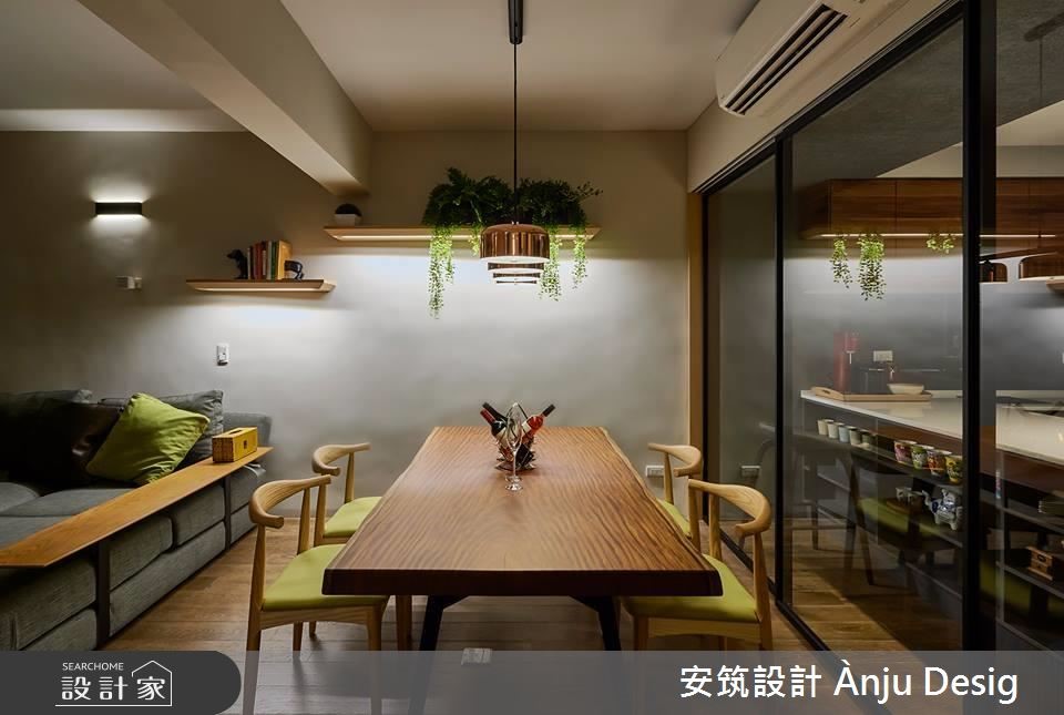 一對年輕的新婚夫妻,終於擁有一間自己愛的小窩。簡潔