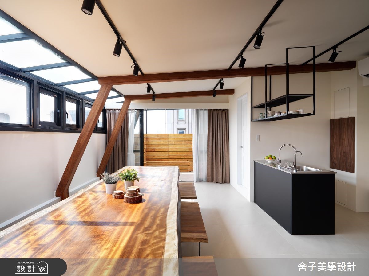 為了讓一家人有更好的生活品質,開始替樓中樓的老屋進