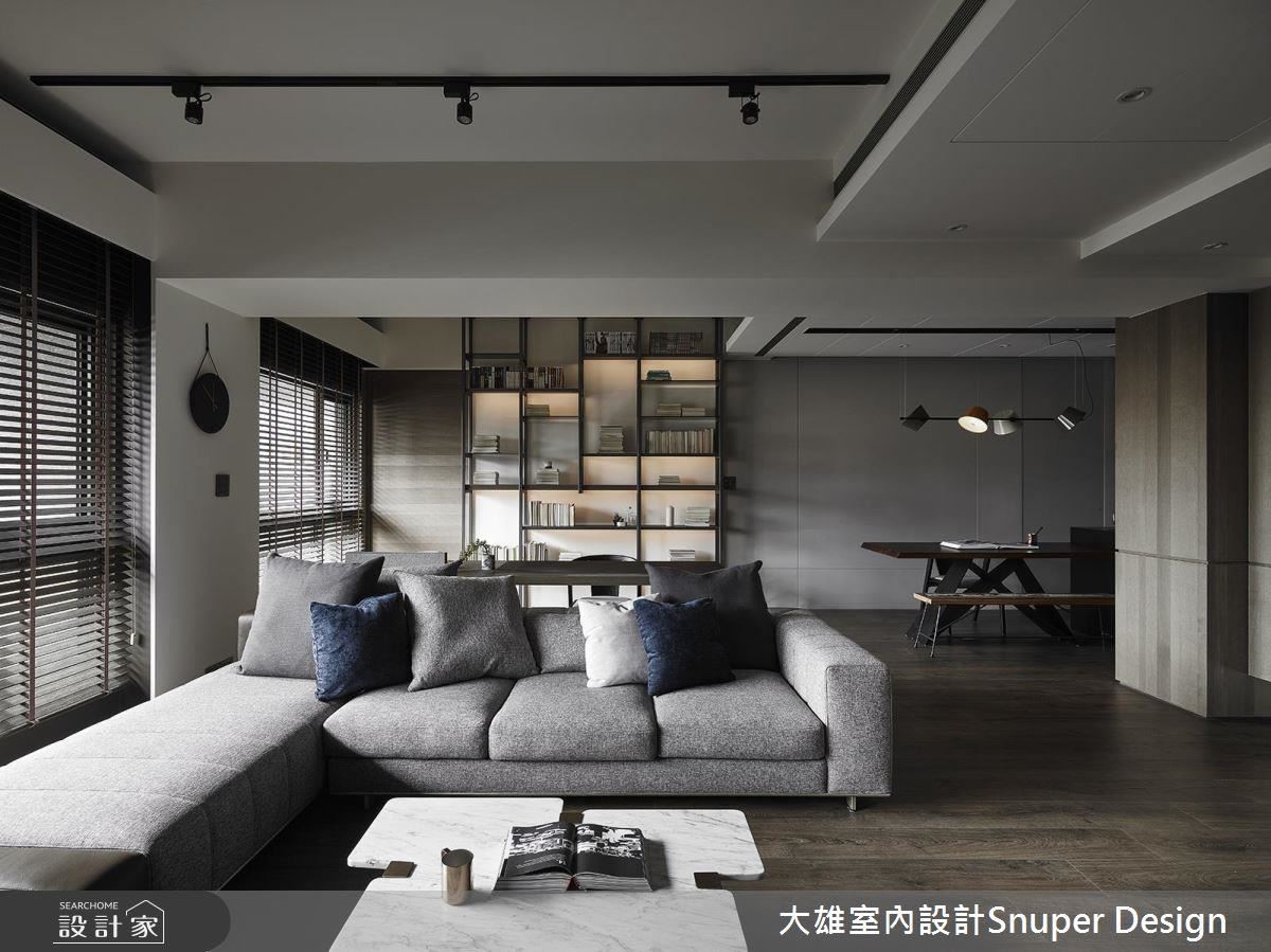 大面的開放式書櫃可擺放旅行紀念品作為展示,讓家更有居住者的個性。 大面的開放式書櫃可擺放旅行紀念品作為展示,讓家更有居住者的個性。