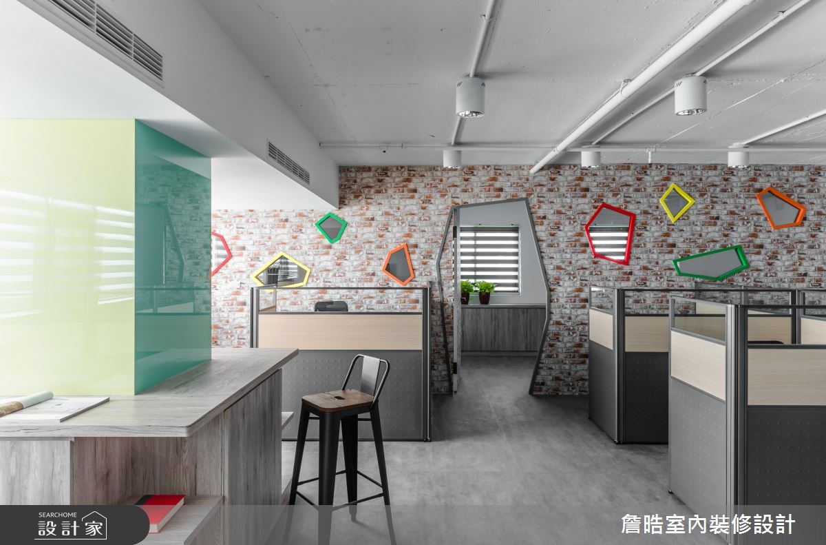 此案是老屋翻新的佳作,且為生技公司的辦公室,為了呼
