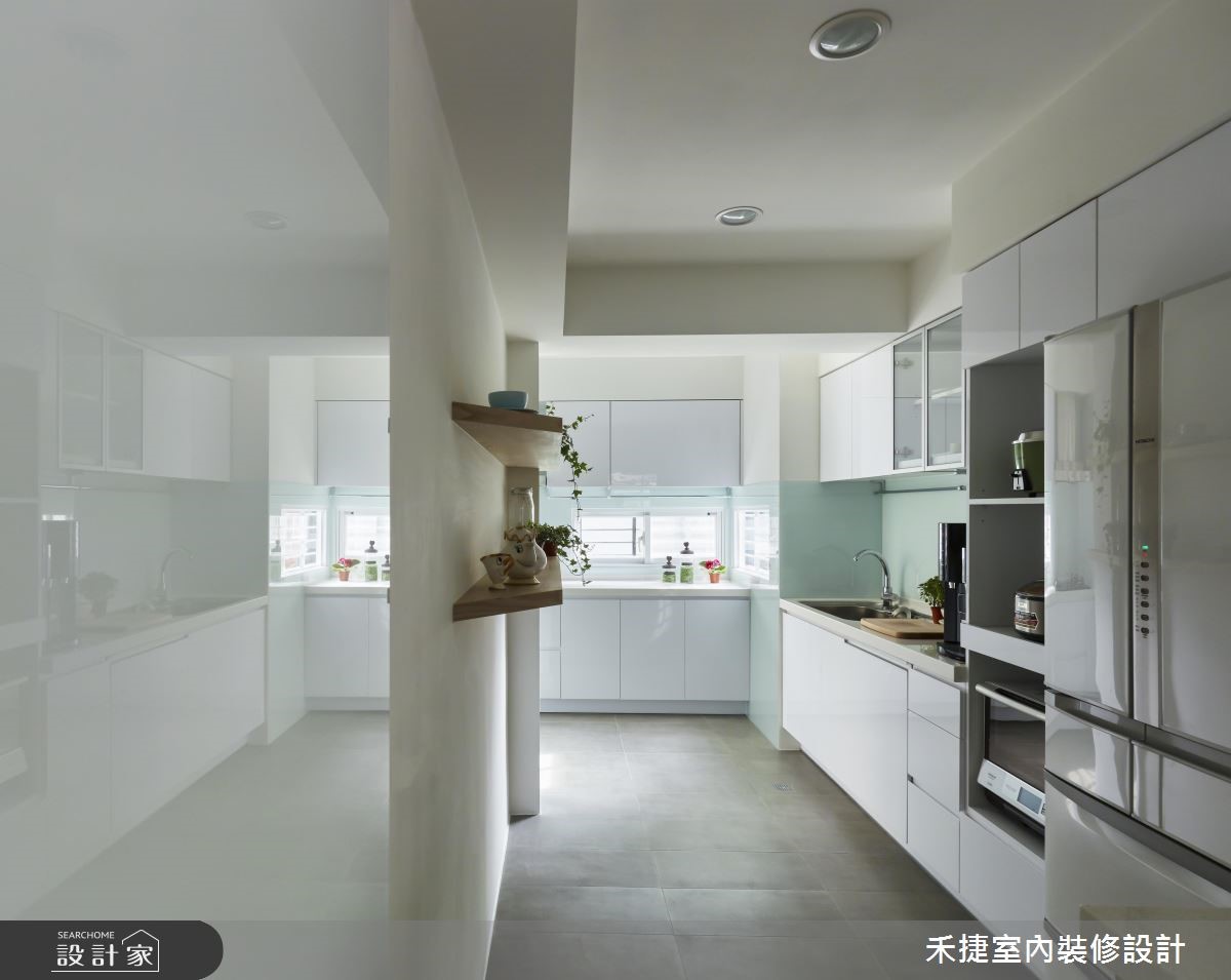 將走過15年歲月的老屋予以翻新,轉以簡約、無壓的北歐