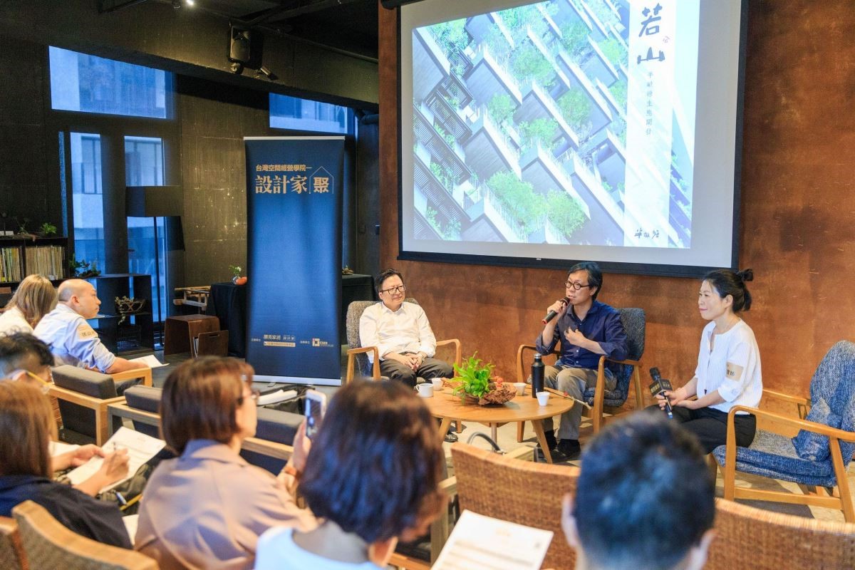 江文淵建築師與陸希傑設計師的精彩對談,與設計師們交流分享。 江文淵建築師與陸希傑設計師的精彩對談,與設計師們交流分享。