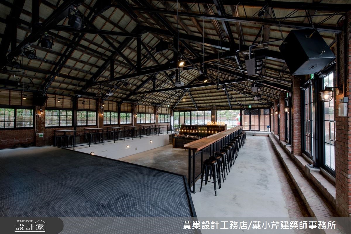 原為美軍宿舍群的老舊空間,經由設計師團隊以最輕量的