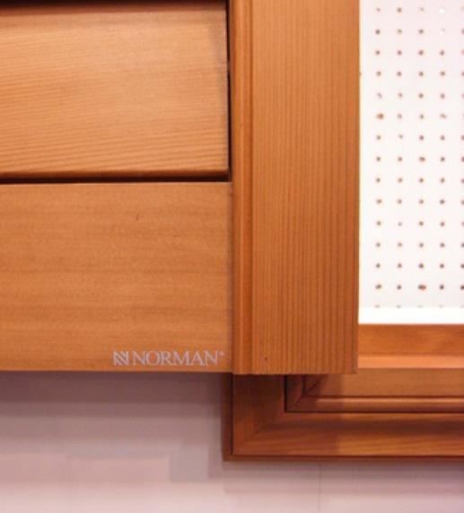 在窗扇上都有 NORMAN 字樣,市面上仿冒品眾多,認明 NORMAN 這個品牌,商品才有保固服務。 在窗扇上都有 NORMAN 字樣,市面上仿冒品眾多,認明 NORMAN 這個品牌,商品才有保固服務。