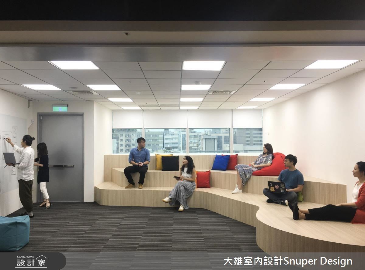 羅馬劇場般的寬闊場域規劃,能夠容納多人,凝聚員工情感,增添團隊向心力。 羅馬劇場般的寬闊場域規劃,能夠容納多人,凝聚員工情感,增添團隊向心力。