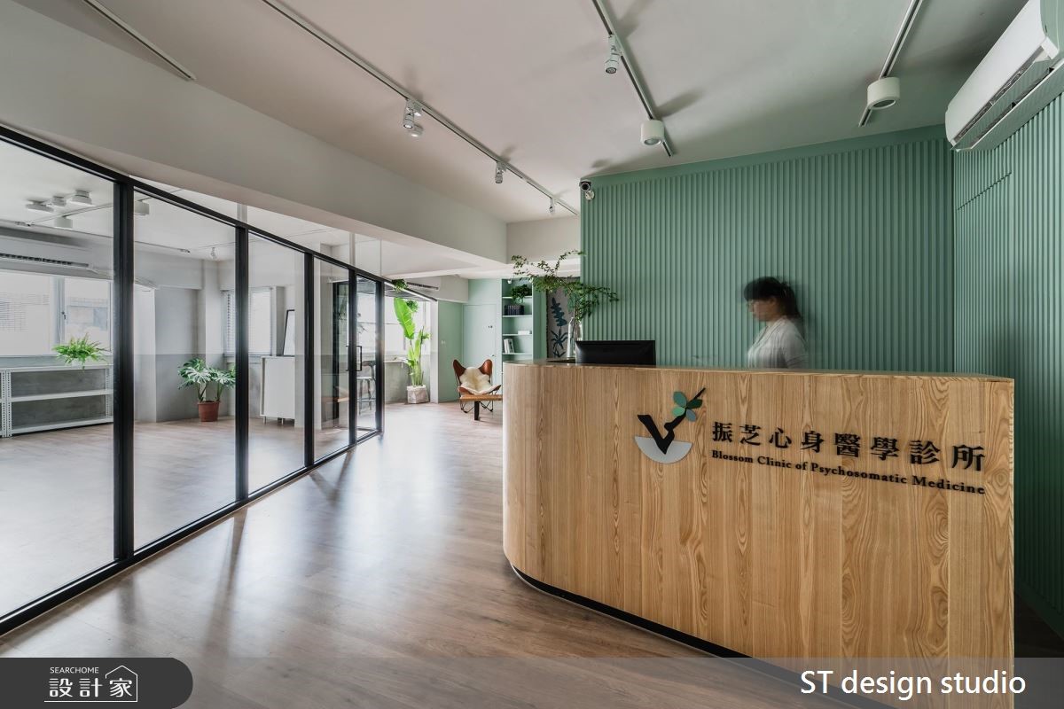 70 坪老屋,作為心身醫學診所使用,設計師以療癒風作