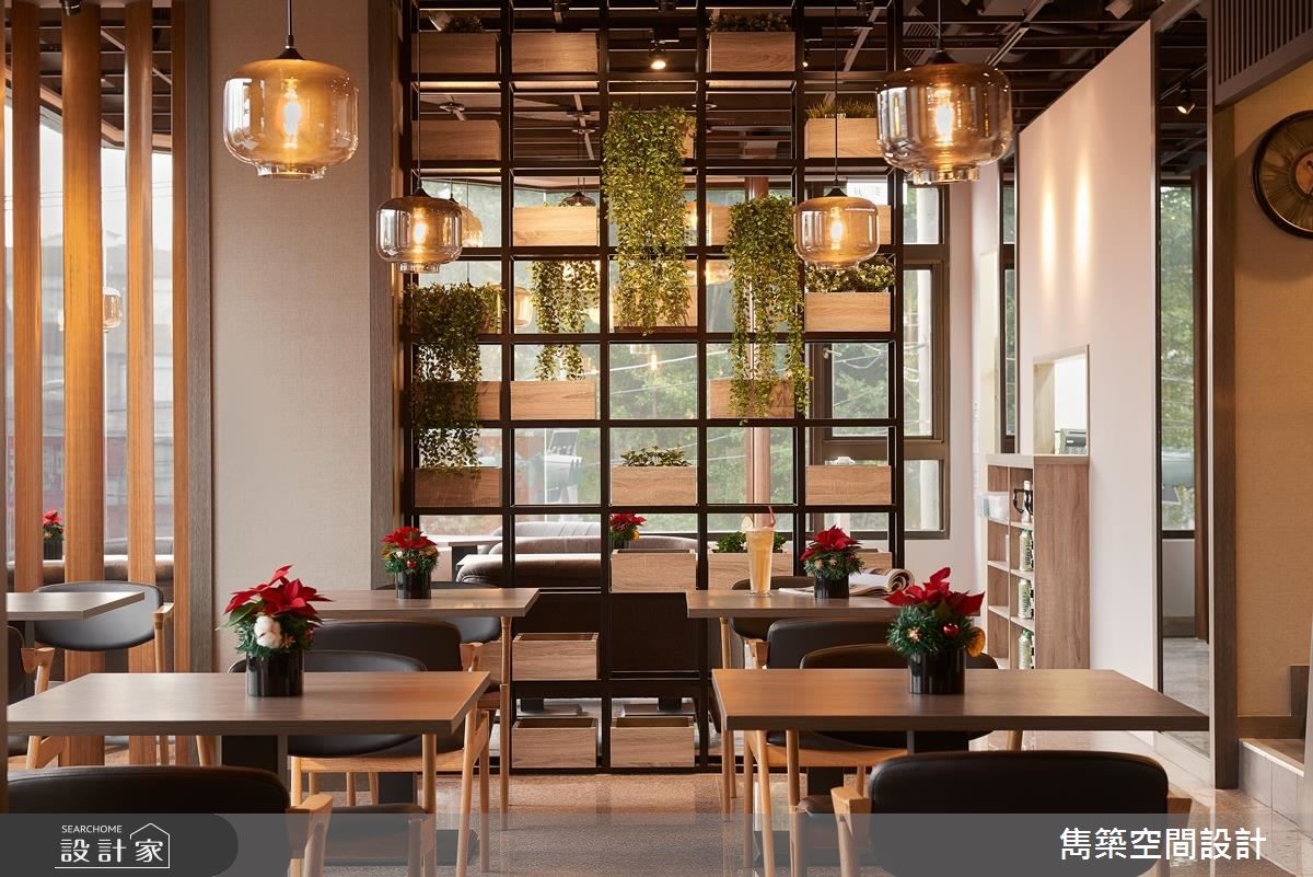 64 坪中古屋,經改造後,作為「茶自點複合式餐飲」商