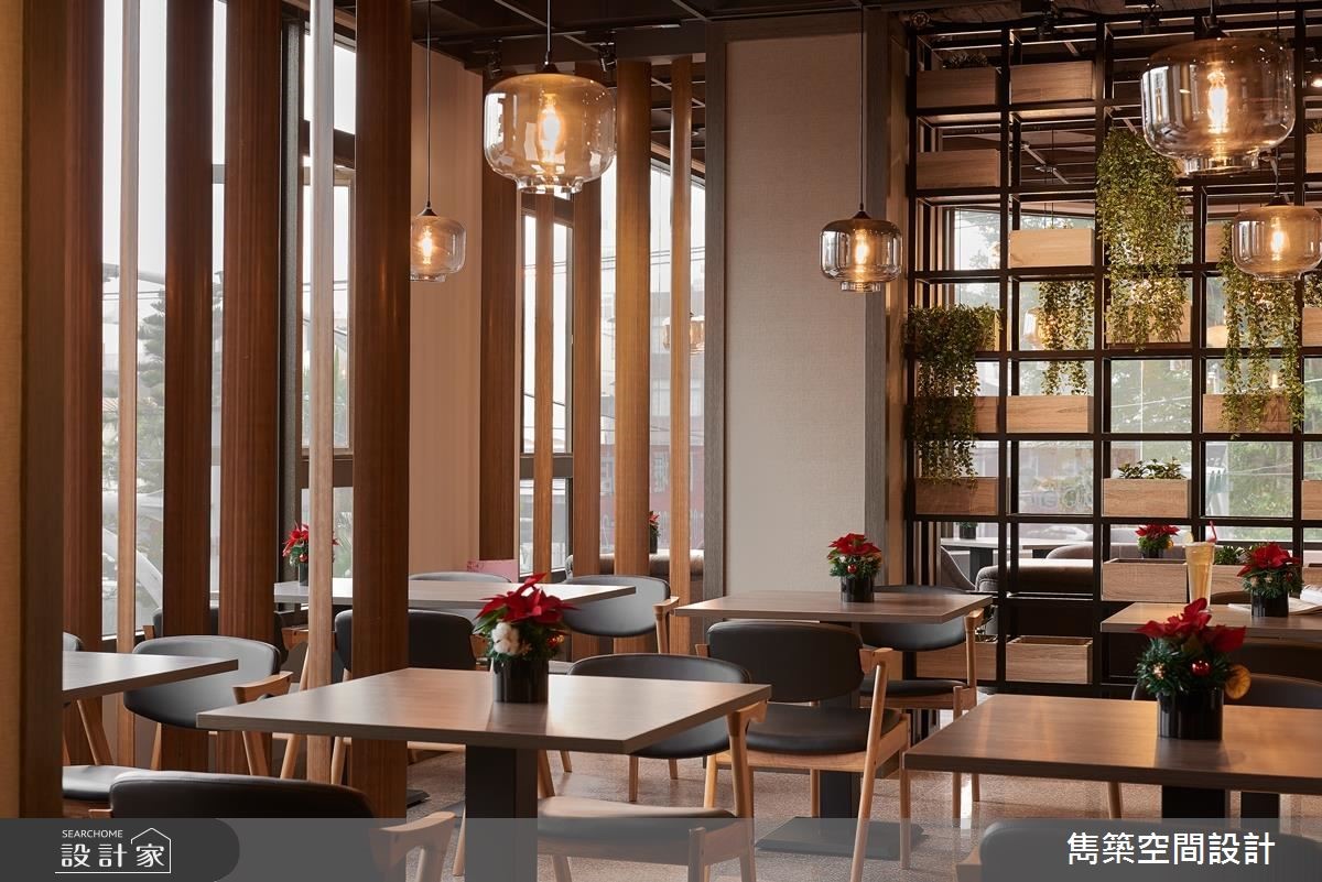 64 坪中古屋,經改造後,作為「茶自點複合式餐飲」商