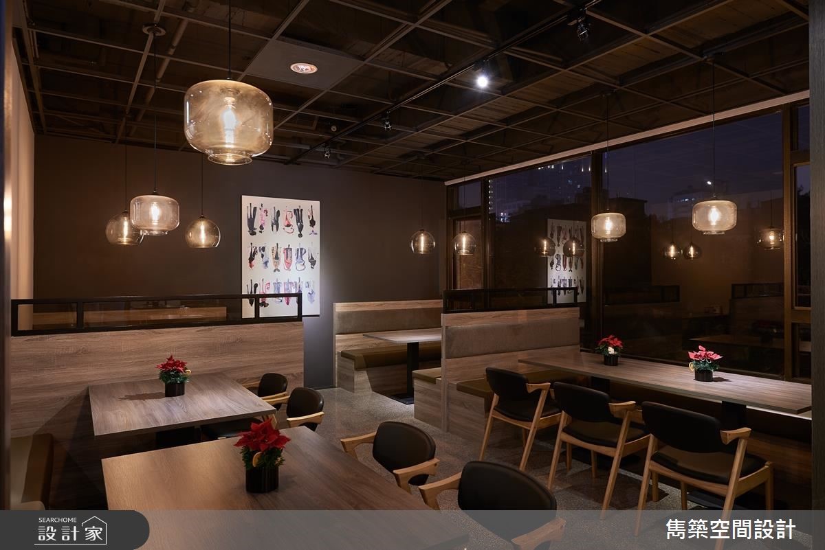 64 坪中古屋,經改造後,作為「茶自點複合式餐飲」商