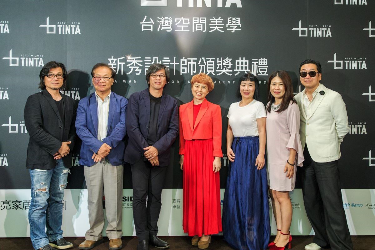新秀設計大賽評審老師合影。 新秀設計大賽評審老師合影。