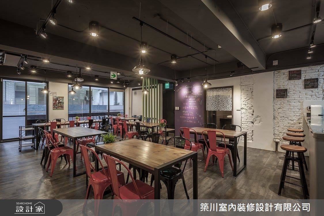 30 坪商業空間,作為桌遊店使用,設計師於空間置入 Lo