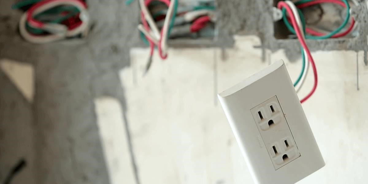 居家火災有 50% 左右起因於電線走火,而電線走火又跟
