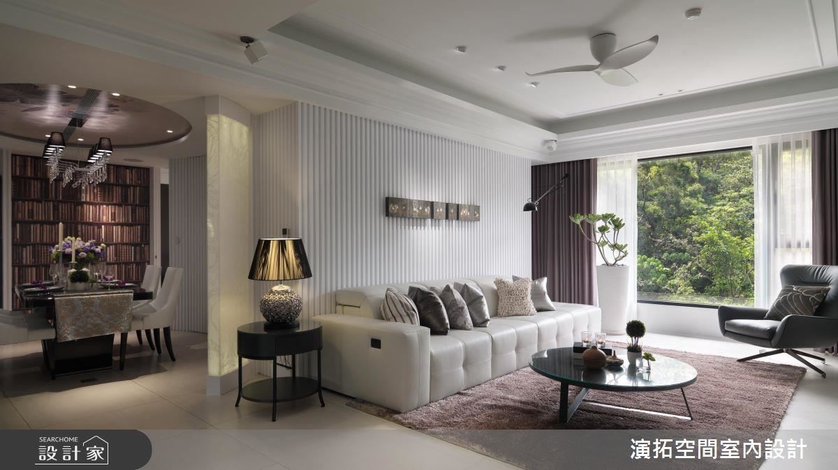 純白俐落格柵牆面,串聯空間與視覺。 純白俐落格柵牆面,串聯空間與視覺。