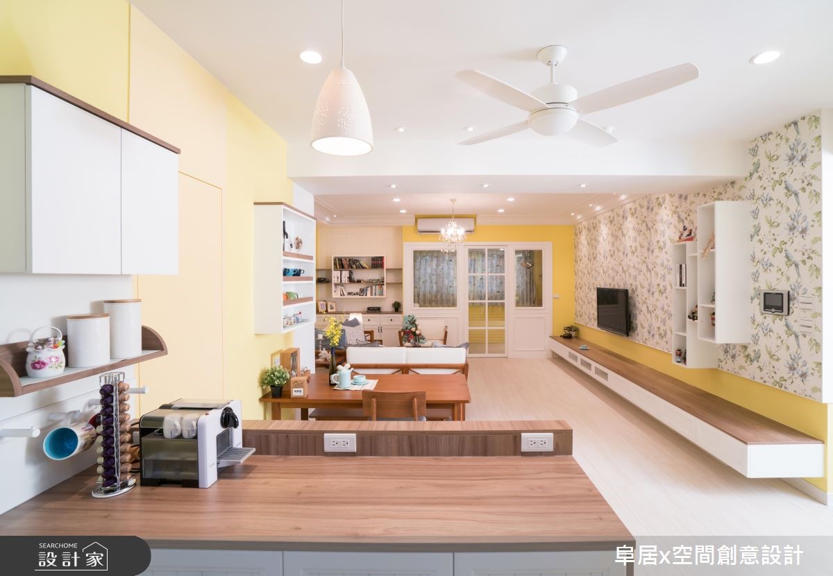 30 坪的鄉村宅,住著一對恩愛夫妻與兩個孩子,老公完