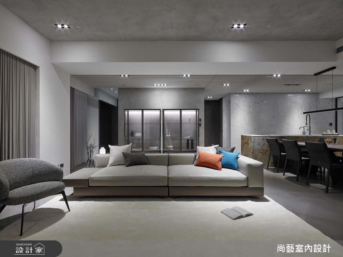 相較於富麗的裝潢容易使人審美疲勞,這間 50 坪的現代